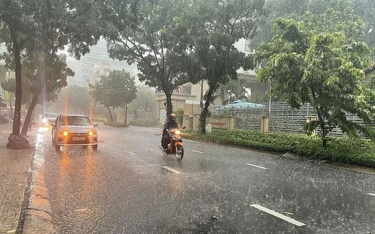 Cảnh báo mưa dông ở Hà Nội