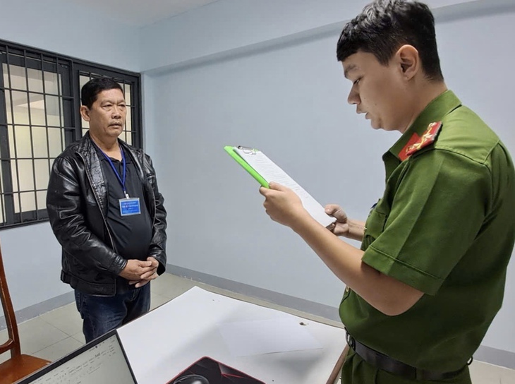 Bắt chủ nhà nghỉ mở sòng xóc đĩa, thu mỗi "con bạc" 1 triệu đồng- Ảnh 1. Bắt chủ nhà nghỉ mở sòng xóc đĩa, thu mỗi "con bạc" 1 triệu đồng- Ảnh 1.