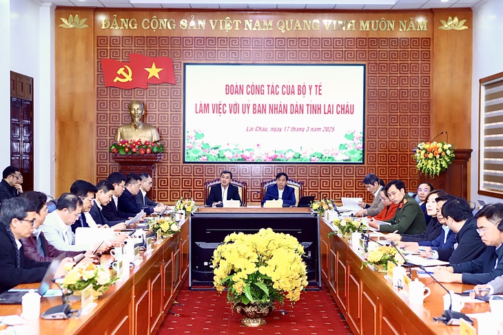 Thứ trưởng Trần Văn Thuấn: Lai Châu tiếp tục quan tâm nâng chất lượng khám chữa bệnh, đẩy mạnh chuyển đổi số y tế- Ảnh 1. Thứ trưởng Trần Văn Thuấn: Lai Châu tiếp tục quan tâm nâng chất lượng khám chữa bệnh, đẩy mạnh chuyển đổi số y tế- Ảnh 1.