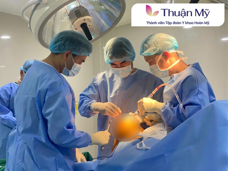 Thay hai khớp gối thành công cho cụ bà 78 tuổi bị thoái hóa khớp gối nặng- Ảnh 1. Thay hai khớp gối thành công cho cụ bà 78 tuổi bị thoái hóa khớp gối nặng- Ảnh 1.