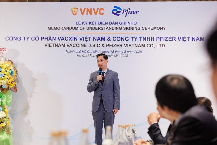 Pfizer và VNVC ký kết biên bản ghi nhớ nhằm thúc đẩy chia sẻ kiến thức trong sản xuất vaccine tại Việt Nam- Ảnh 2.