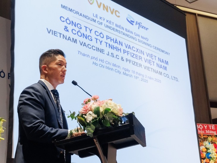 Pfizer và VNVC ký kết biên bản ghi nhớ nhằm thúc đẩy chia sẻ kiến thức trong sản xuất vaccine tại Việt Nam- Ảnh 3.