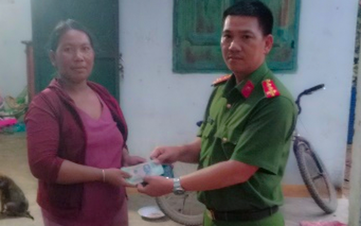 Nhờ công an, người phụ nữ ở Ninh Thuận tìm lại được 17 triệu đồng đánh rơi