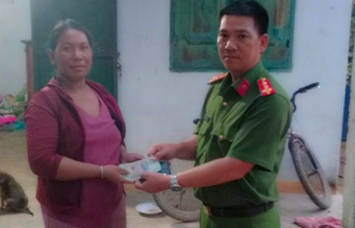 Nhờ công an, người phụ nữ ở Ninh Thuận tìm lại được 17 triệu đồng đánh rơi- Ảnh 1.