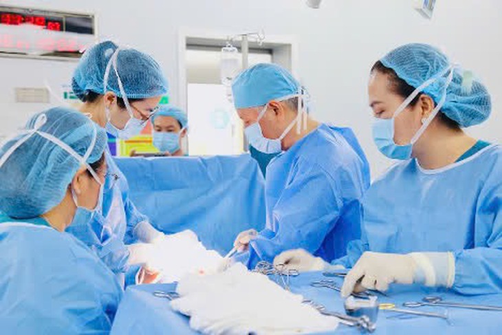 TPHCM can thiệp tim xuyên bào thai thành công cho 2 ca suy tim nặng- Ảnh 1.