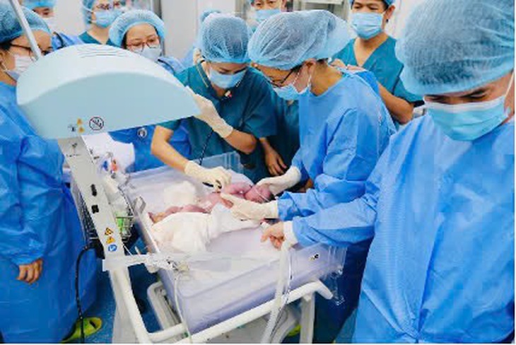 TPHCM can thiệp tim xuyên bào thai thành công cho 2 ca suy tim nặng- Ảnh 2.