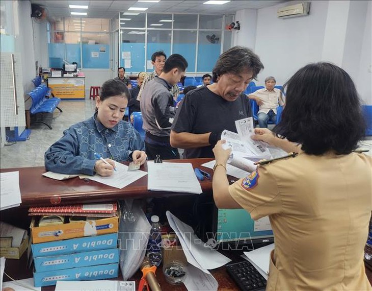 Công an sẽ cấp giấy hẹn để người dân tham gia giao thông khi chưa in được giấy phép lái xe- Ảnh 1. Công an sẽ cấp giấy hẹn để người dân tham gia giao thông khi chưa in được giấy phép lái xe- Ảnh 1.