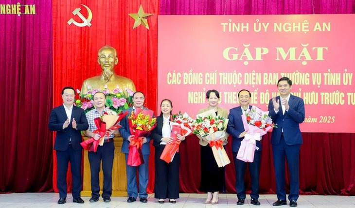 Nhiều giám đốc sở ở Nghệ An xin nghỉ hưu trước tuổi- Ảnh 1.