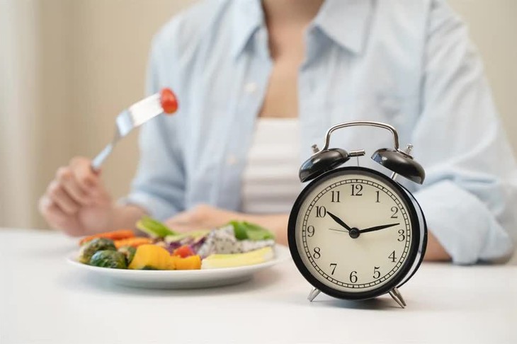 Nhịn ăn gián đoạn kéo dài có hại gì?- Ảnh 1.