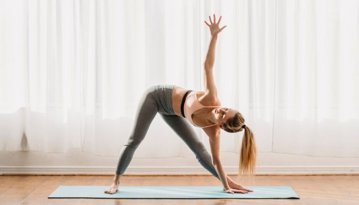 tư thế tam giác trikonasana