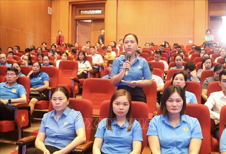 Tổ chức các hoạt động đối thoại về tiền lương, chế độ bảo hiểm trong Tháng Công nhân 2025- Ảnh 1. Tổ chức các hoạt động đối thoại về tiền lương, chế độ bảo hiểm trong Tháng Công nhân 2025- Ảnh 1.