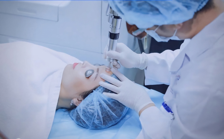 Hoảng hồn với làn da bị bào mòn, chảy dịch vì laser chữa nám má ở spa- Ảnh 2.