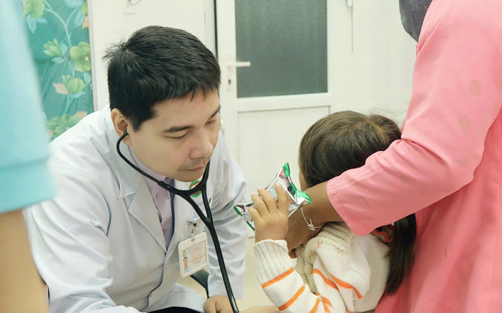 Ninh Thuận: Khám sàng lọc tim bẩm sinh cho trẻ em dưới 18 tuổi