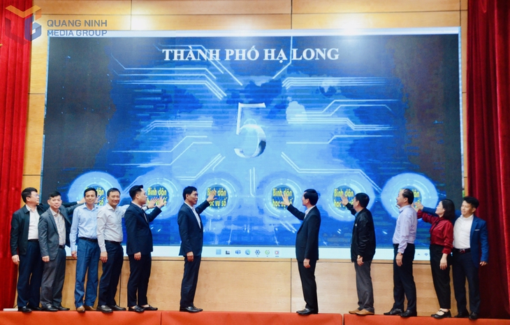 Địa phương đầu tiên ở Quảng Ninh triển khai phong trào 'Bình dân học vụ số'- Ảnh 1. Địa phương đầu tiên ở Quảng Ninh triển khai phong trào 'Bình dân học vụ số'- Ảnh 1.