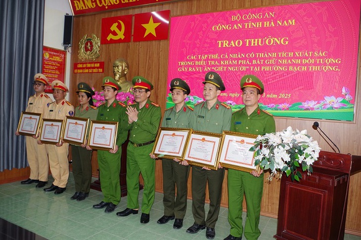 5 giờ liên tục truy bắt 4 đối tượng giết người tại Khu công nghiệp Đồng Văn- Ảnh 1. 5 giờ liên tục truy bắt 4 đối tượng giết người tại Khu công nghiệp Đồng Văn- Ảnh 1.