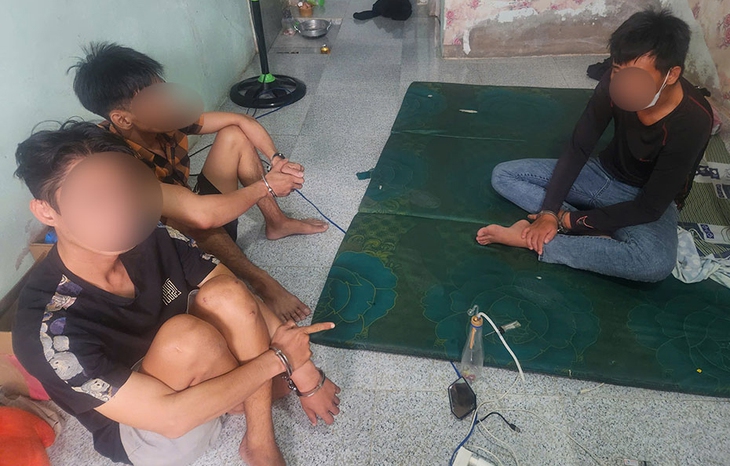 Bắt quả tang nhiều đối tượng tổ chức, tàng trữ trái phép chất ma túy- Ảnh 2. Bắt quả tang nhiều đối tượng tổ chức, tàng trữ trái phép chất ma túy- Ảnh 2.