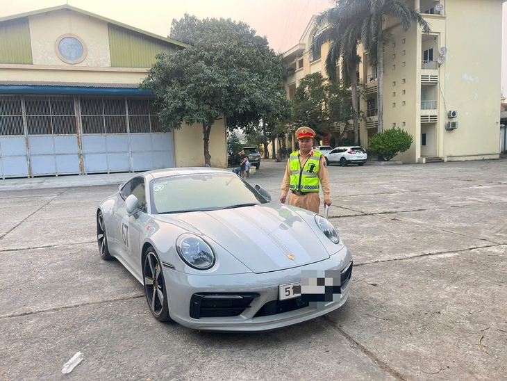 Xử phạt tổng 20 triệu đồng 4 siêu xe Porsche lấn làn, vượt ẩu trên cao tốc- Ảnh 2.