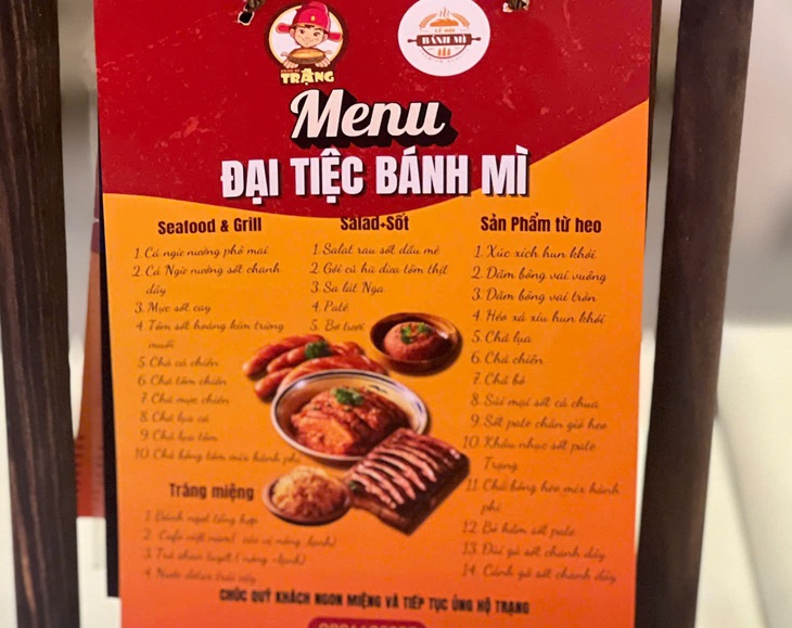 Du khách tò mò thưởng thức đại tiệc buffet bánh mì tại TP Hồ Chí Minh- Ảnh 3. Du khách tò mò thưởng thức đại tiệc buffet bánh mì tại TP Hồ Chí Minh- Ảnh 3.