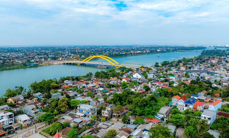 Độc đáo 'lọng che vua' trên cây cầu nghìn tỷ bắc qua sông Hương- Ảnh 1. Độc đáo 'lọng che vua' trên cây cầu nghìn tỷ bắc qua sông Hương- Ảnh 1.