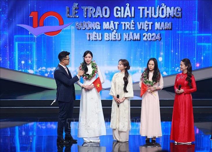 Thủ tướng Phạm Minh Chính dự Lễ trao giải thưởng Gương mặt trẻ Việt Nam tiêu biểu năm 2024- Ảnh 9.