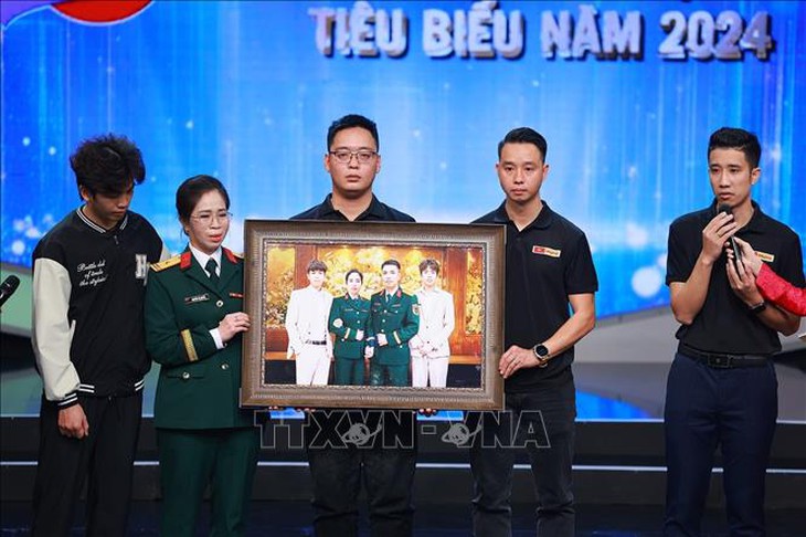 Thủ tướng Phạm Minh Chính dự Lễ trao giải thưởng Gương mặt trẻ Việt Nam tiêu biểu năm 2024- Ảnh 5.