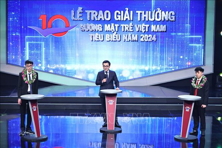 Thủ tướng Phạm Minh Chính dự Lễ trao giải thưởng Gương mặt trẻ Việt Nam tiêu biểu năm 2024- Ảnh 8.
