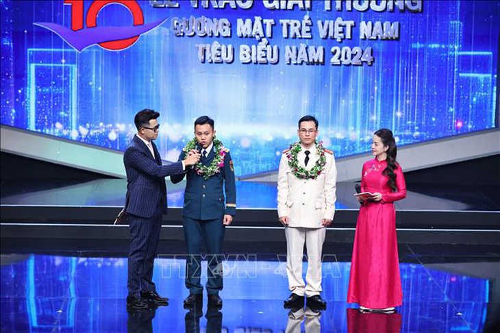 Thủ tướng Phạm Minh Chính dự Lễ trao giải thưởng Gương mặt trẻ Việt Nam tiêu biểu năm 2024- Ảnh 7.
