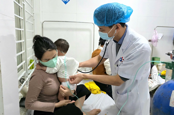 Từ đầu năm đến nay, Bệnh viện Sản Nhi Nghệ An tiếp nhận điều trị cho 490 bệnh nhi mắc sởi, hầu hết có bệnh nền và không tiêm phòng sởi.