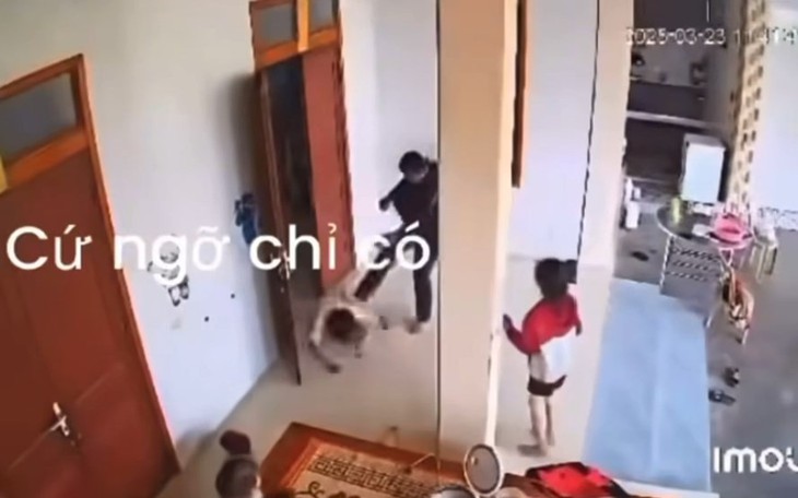 Phẫn nộ video người đàn ông đánh trẻ nhỏ và phụ nữ