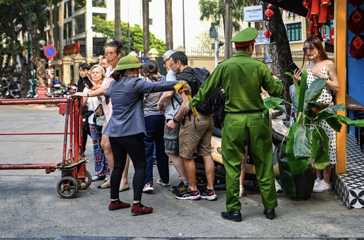 Mời nhiều du khách ra khỏi phố cà phê đường tàu- Ảnh 1.