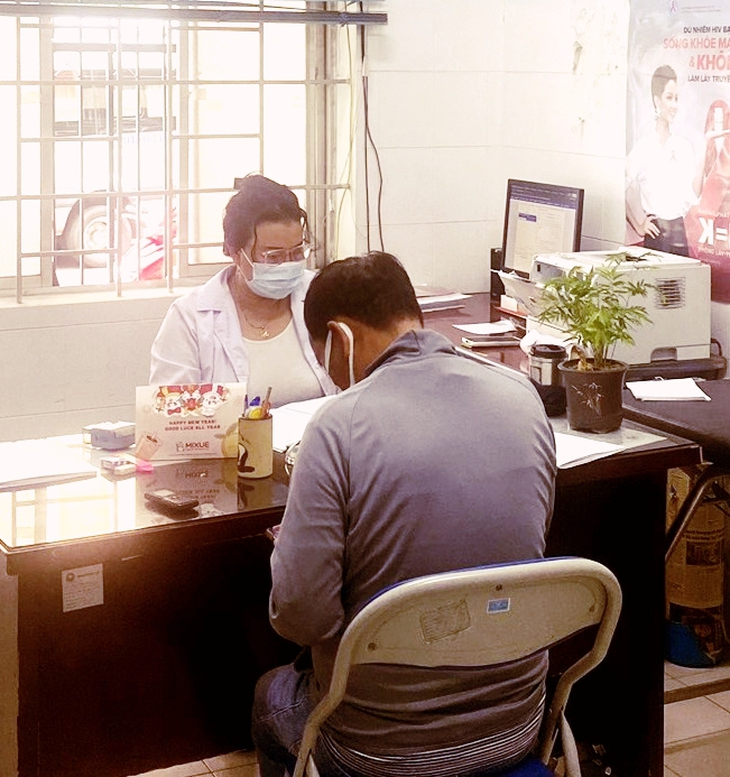 Nhiễm HIV có xu hướng trẻ hóa ở Khánh Hòa- Ảnh 1.