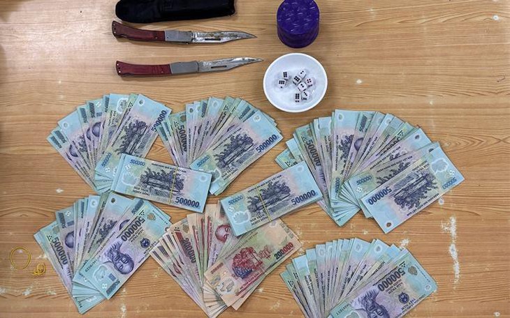 Công an đột kích sòng bạc lớn, bắt giam 7 đối tượng