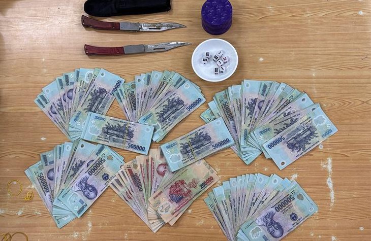 Công an đột kích sòng bạc lớn, bắt giam 7 đối tượng- Ảnh 2.