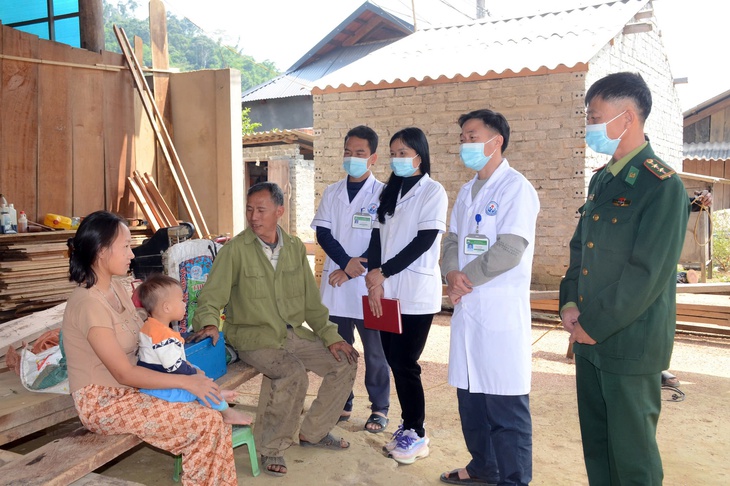 ‘Lấp đầy’ vaccine sởi ở bản vùng cao Nghệ An- Ảnh 1.