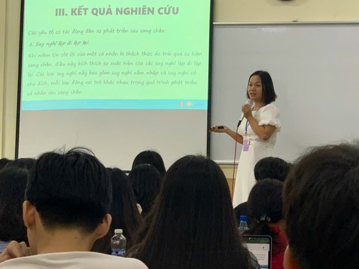 Sau vụ cháu sát hại bà nội: Cần cứu trẻ khỏi 'cạm bẫy ảo' trước khi trở thành thảm kịch đời thực- Ảnh 2. Sau vụ cháu sát hại bà nội: Cần cứu trẻ khỏi 'cạm bẫy ảo' trước khi trở thành thảm kịch đời thực- Ảnh 2.