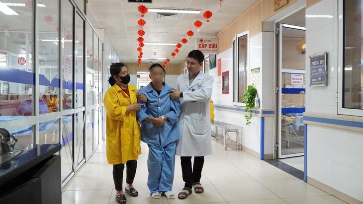 Phẫu thuật cứu sống người phụ nữ bị dập não, tụ máu dưới màng cứng và vỡ xương sọ- Ảnh 1. Phẫu thuật cứu sống người phụ nữ bị dập não, tụ máu dưới màng cứng và vỡ xương sọ- Ảnh 1.