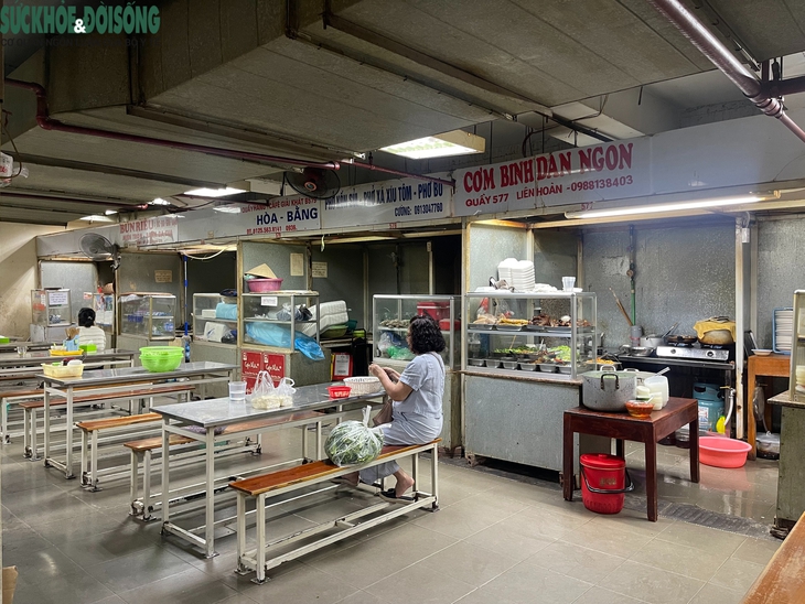 Cảnh đìu hiu trong khu chợ 'dưới lòng đất' giữa phố cổ Hà Nội- Ảnh 7.