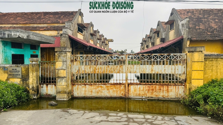 Kho Dự trữ quốc gia ở An Hưng, Hải Phòng ngập sâu trong nước dù trời không mưa- Ảnh 1. Kho Dự trữ quốc gia ở An Hưng, Hải Phòng ngập sâu trong nước dù trời không mưa- Ảnh 1.