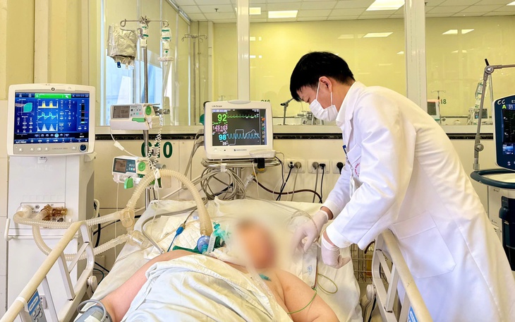 Người phụ nữ nặng hơn 100kg hôn mê sâu nguy kịch sau uống rượu