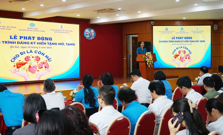 Hơn 200 cán bộ y tế đăng ký hiến tặng mô, tạng khơi dậy sự đồng cảm và sẻ chia- Ảnh 1. Hơn 200 cán bộ y tế đăng ký hiến tặng mô, tạng khơi dậy sự đồng cảm và sẻ chia- Ảnh 1.