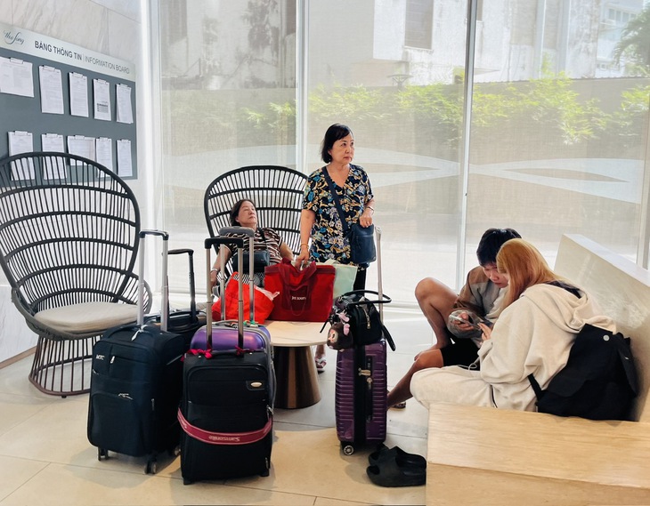 Giá vé máy bay dịp lễ 30/4 và 1/5 tăng cao, khách chuyển hướng sang phương tiện khác- Ảnh 3. Giá vé máy bay dịp lễ 30/4 và 1/5 tăng cao, khách chuyển hướng sang phương tiện khác- Ảnh 3.