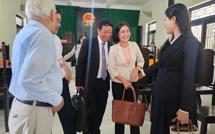 Người phụ nữ trúng vé số giải đặc biệt bị rách thắng kiện
