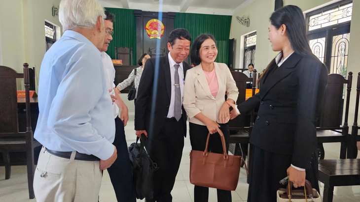 Người phụ nữ trúng vé số giải đặc biệt bị rách thắng kiện- Ảnh 2.