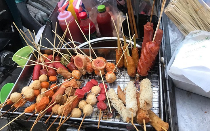 Bộ Y tế: Hàng nướng "xiên bẩn" sử dụng thực phẩm kém chất lượng, tiềm ẩn nguy cơ ngộ độc, nhiễm khuẩn 