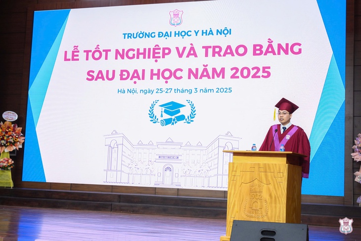 Trường Đại học Y Hà Nội trao bằng tốt nghiệp cho gần 2.300 học viên sau đại học- Ảnh 4. Trường Đại học Y Hà Nội trao bằng tốt nghiệp cho gần 2.300 học viên sau đại học- Ảnh 4.