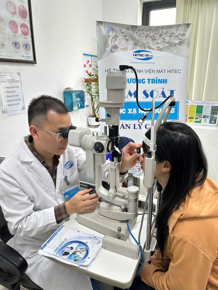 Bệnh nhân 28 tuổi, cận đến 24 độ - nguyên nhân do đâu?- Ảnh 1.