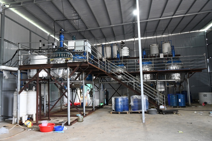 Triệt phá xưởng sản xuất ma túy cực lớn, thu giữ 1,4 tấn ketamin- Ảnh 1. Triệt phá xưởng sản xuất ma túy cực lớn, thu giữ 1,4 tấn ketamin- Ảnh 1.