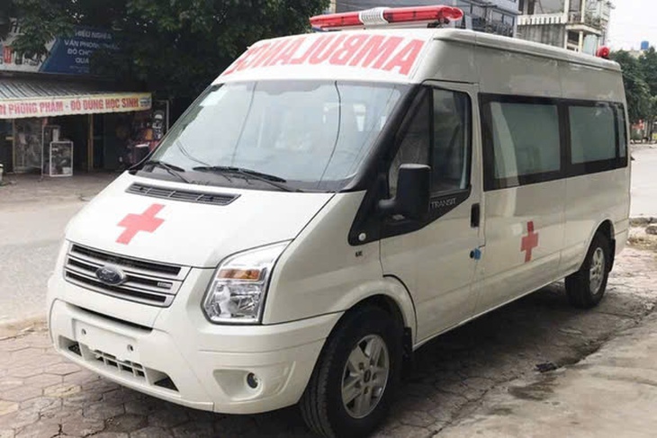 Xe cứu thương vi phạm có bị xử phạt, trừ điểm giấy phép lái xe?- Ảnh 1.