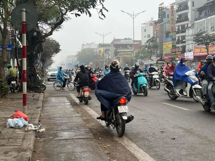 Lập lại trật tự hành vi ‘đi tắt cắt đầu’ ngược chiều dòng xe đang lưu thông- Ảnh 1. Lập lại trật tự hành vi ‘đi tắt cắt đầu’ ngược chiều dòng xe đang lưu thông- Ảnh 1.