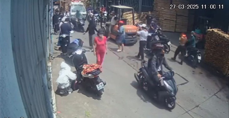 Vụ một học sinh tại Đồng Nai bị nhóm người đánh gục trên đường: Bắt giữ thêm 5 đối tượng- Ảnh 2.